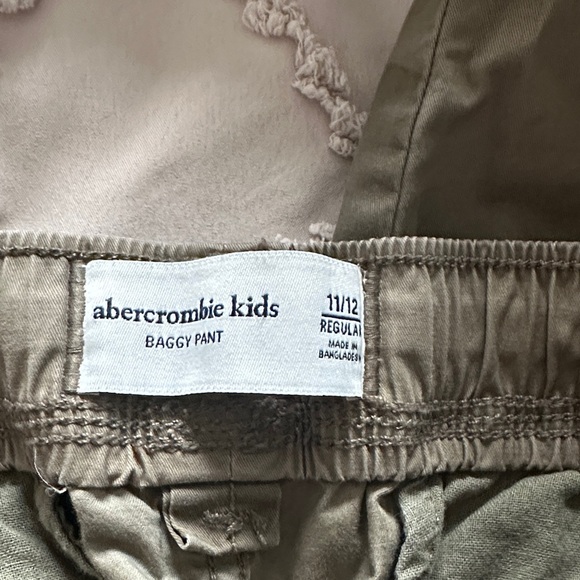 Abercrombie Kids Baggy Olive Camo Cargo Pants Size 11/12 Regular - Picture 3 of 4